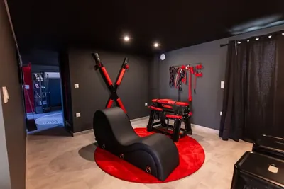 Chez MV - L’Interdit – Luxe, Glamour et Sensualité, love room à La Ferté-Gaucher