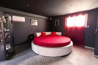 Chez MV - L’Interdit – Luxe, Glamour et Sensualité, photo 2