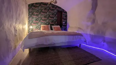 Roch’Amore : Suite Troglodyte Romantique et Unique, love room à La Garde