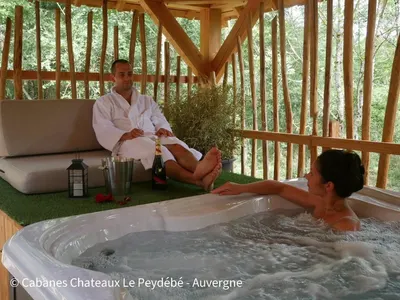 Cabane Château & Spa privatif Peydébé, love room à Vielle-Brioude