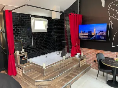 Luxe and Spa, love room à Condé-Sainte-Libiaire