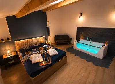 ChezBross' La Parenthèse, love room à Aboën