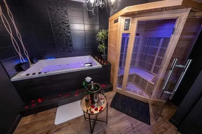 Urban spa - ROMANTIQUE CHIC, love room à Troyes