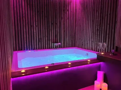 Les Suites B Spa - Suite Oak, love room au Beausset