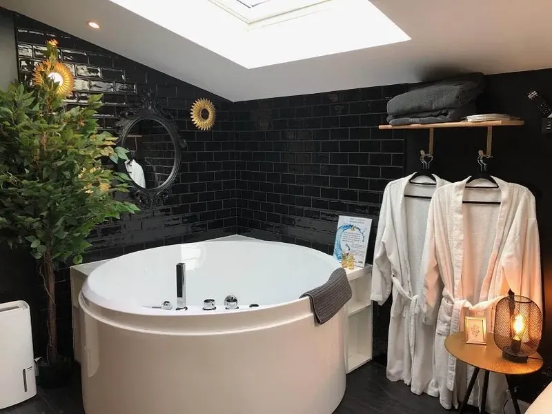 Love Room & Spa by MAJOR D'HOME, love room à Bordeaux