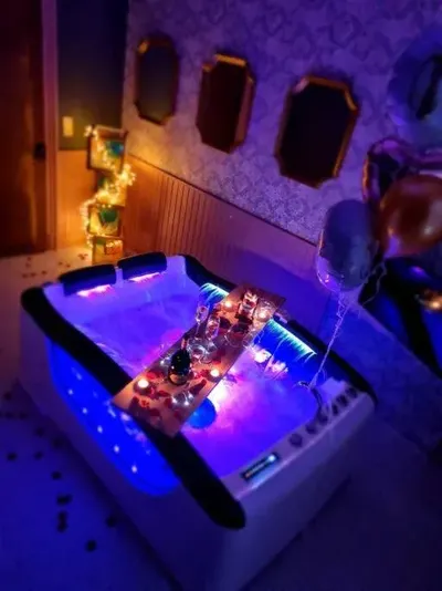 Royal Room jacuzzi, love room à Mulhouse