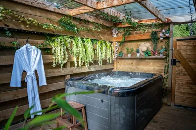Votre Expérience Insolite - Chalet Nature & Spa, love room à Amayé-sur-Orne