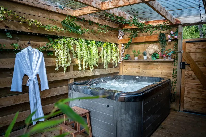 Votre Expérience Insolite - Chalet Nature & Spa, love room à Caen