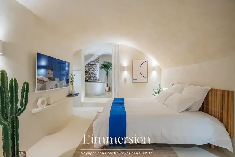 Hélios : Suite grecque avec spa, love room à Vienne