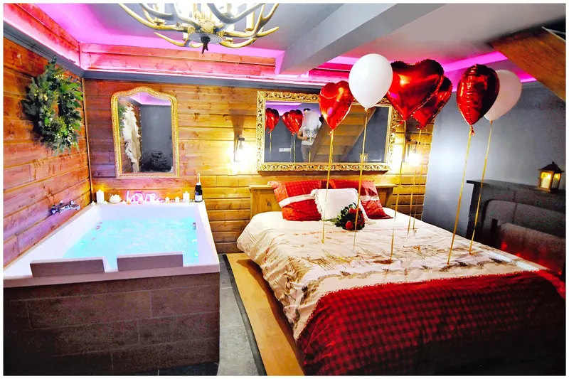 Le Chalet romantique, SPA XXL, Écran cinéma, Lit king size, cascade d'eau, 5 min centre ville, photo 9