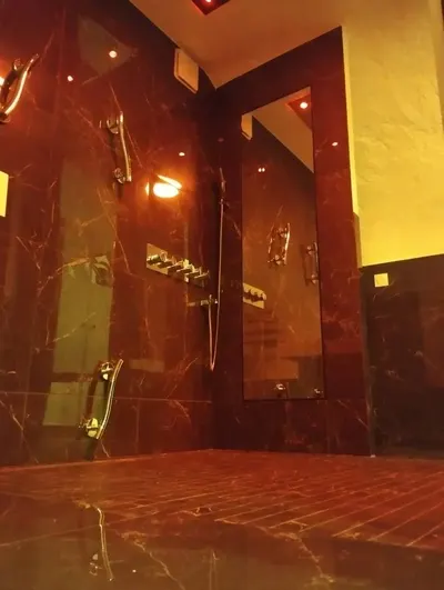 Suite Miroir – Love Room avec Jacuzzi Privatif | Séjour Romantique, photo 3
