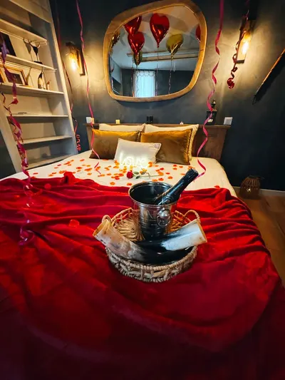 L'Evasion Scandinave, SPA XXL, Écran cinéma, Lit king size, day use, 10 min centre ville, love room à Amiens