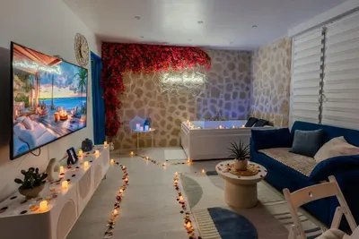 Évasion Santorin - Jacuzzi & Relax - Le Havre, love room au Havre