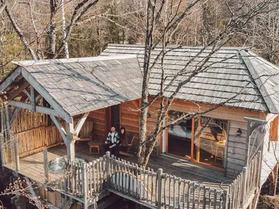 Cabane de l'écureuil - Cabanes du Hérisson, cabanes perchées de standing avec spa, photo 2