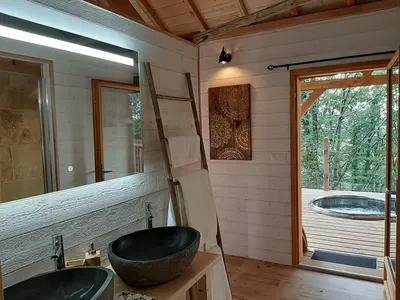 Cabane de l'écureuil - Cabanes du Hérisson, cabanes perchées de standing avec spa, photo 3