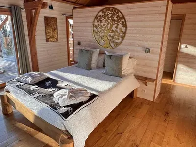 Cabane de l'écureuil - Cabanes du Hérisson, cabanes perchées de standing avec spa, photo 4