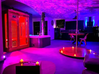 La Villa des Charmes, love room à Vias