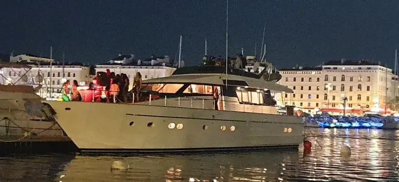 Yacht Spa, love room à Marseille