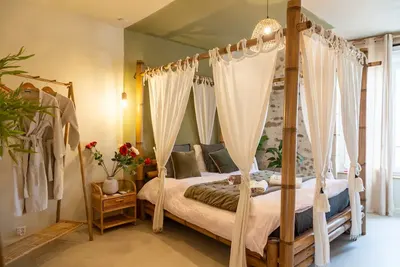 Cinta Bali - Suite Romantique avec Spa Privé – Châteaux de la Loire, love room à Cour-Cheverny