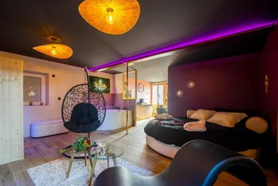 Love Room – Elixir du Désir | Expérience Romantique et Sensorielle, love room au Breil-sur-Mérize