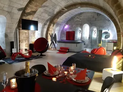 La Chapelle Aux Amoureux, love room à Ambrières-les-Vallées