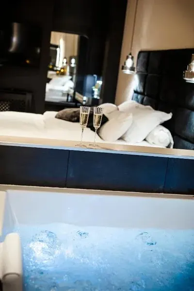 Hédoné Suite de luxe et Spa privatif, love room à Nancy