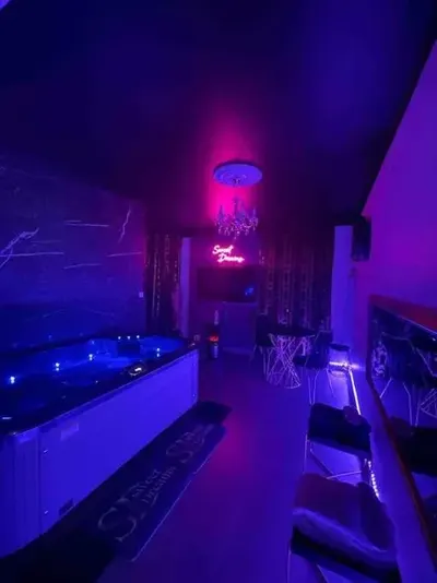 APPARTEMENT AVEC JACUZZI, love room à Stiring-Wendel