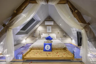 Love room - le Lagoon - L'écrin d'azurite, love room à Saint-Clair-sur-les-Monts