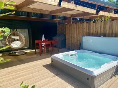 Gîte écolodge avec jacuzzi, love room à Saint-Affrique