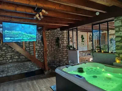 Le Petit Paradis, love room à Tosny