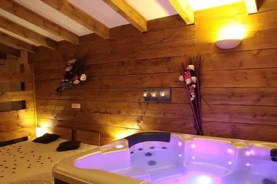 La Paillote Exotique - Suite Megève, love room à Beaucaire