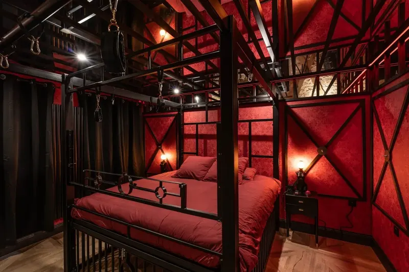 Le Donjon, love room à Lyon