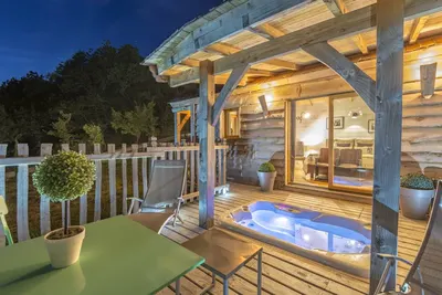 Domaine de Pech et Lafon - Cabane Ciné Rétro Spa, love room à Clairac