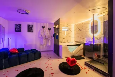 Love Room 91 - Jacuzzi Secret ♥️ Parenthèse romantique et sensuelle à 30 minutes de Paris, photo 3