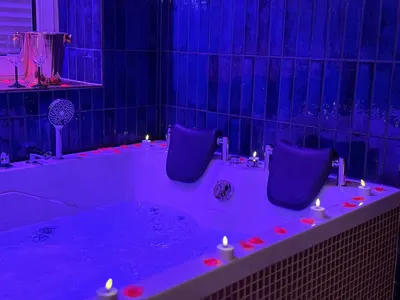 Le Secret de Cléopâtre - Suite de Luxe avec Jacuzzi et Pièce Secrète, photo 5