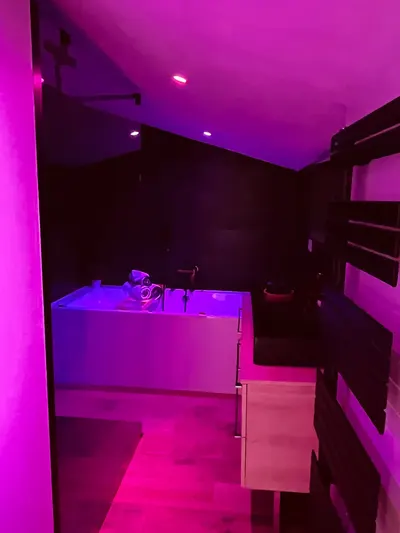 Secret Désir - Haut de gamme - Spa - Espace coquin, photo 3