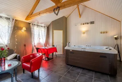 Chalet du rev'eaubois, love room à Larche
