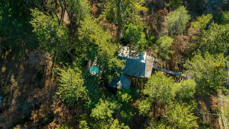 Cabane dans les arbres avec jacuzzi privatif - Épine Vinette, photo 10