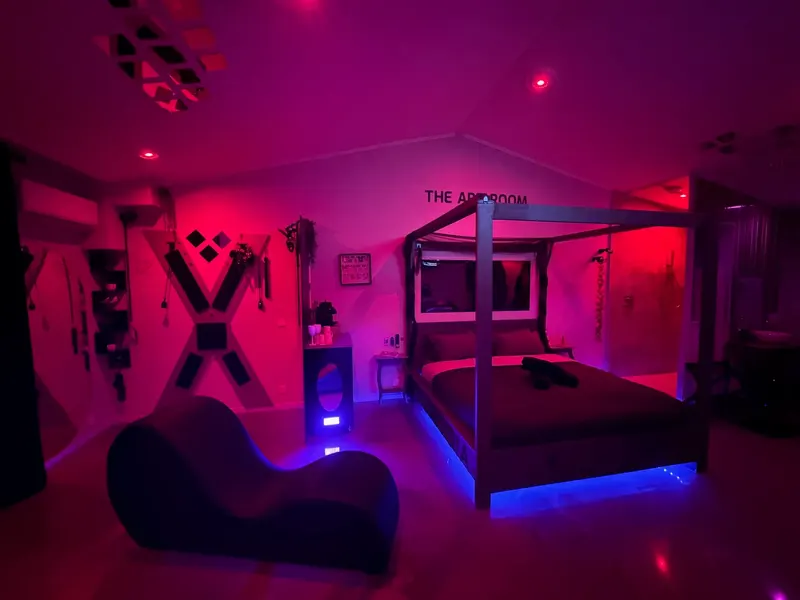 L1TIMISTE «  The Art Room », love room à La Rochelle