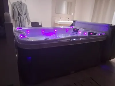 Chambre Evasion, love room à Bort-les-Orgues