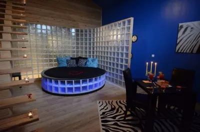 Chambre Azzuro, love room à Saint-Martial
