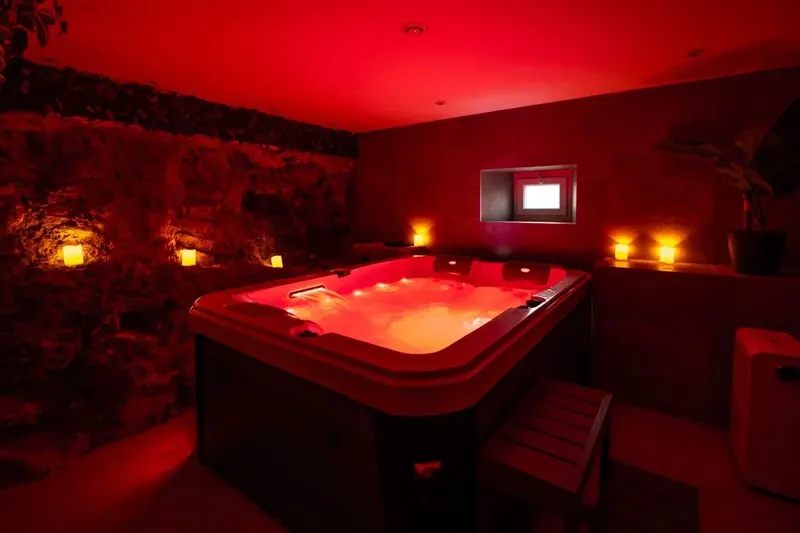 L'Insoupçonnée Balneo & Sauna, love room à Nantes