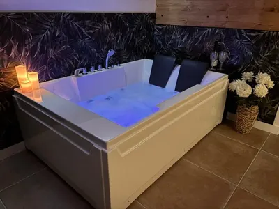 Lovely Place and Spa, love room à Esbly