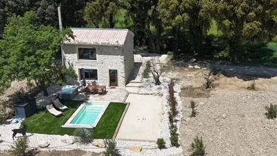 Le Cabanon Douillet, love room à Rousset-les-Vignes