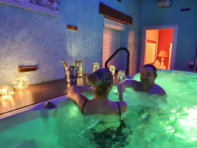 LE SPA'TIO, love room à Saint-Maximin