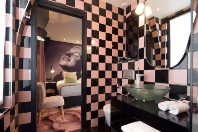 Platine Hôtel - Chambre Deluxe Baignoire Balnéo, photo 4