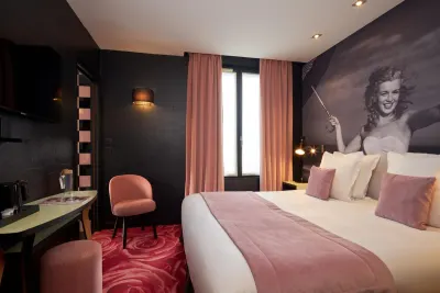 Platine Hôtel - Chambre Deluxe Baignoire Balnéo, love room à Paris