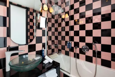 Platine Hôtel - Chambre Deluxe Baignoire Balnéo, photo 3