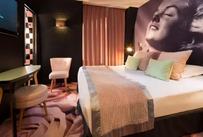 Platine Hôtel - Chambre Deluxe Baignoire Balnéo, photo 2