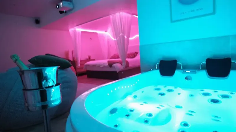 Suite romantique de luxe à proximité de Paris, love room à Paris